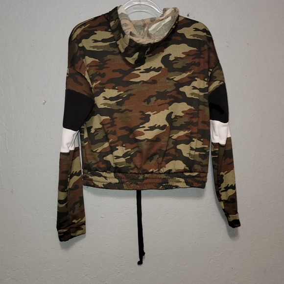 Justify Camo Cropped Pullover Hoodie With drawstring Size Medium - Picture 3 of 4